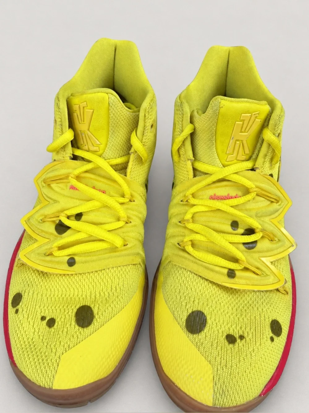 Nike Kyrie 5 x SpongeBob SquarePants GS Size 5Y Basketball Shoes Deadstock